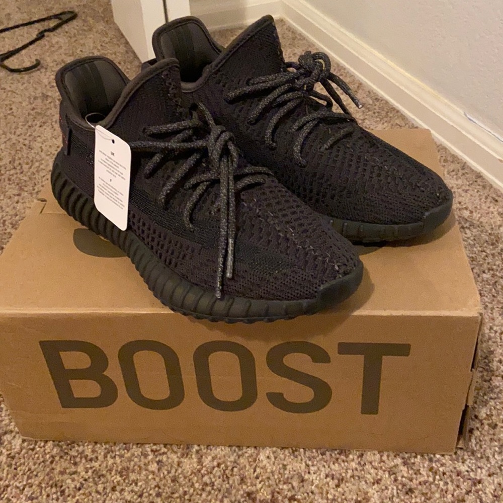 Yeezy v2 static black